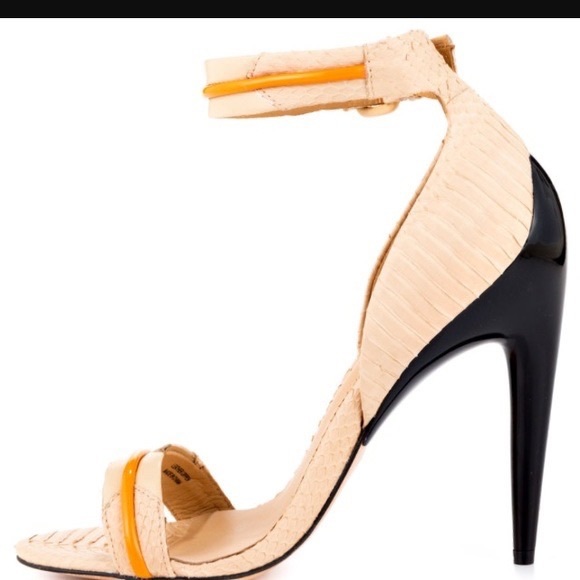 L.A.M.B. Beige orange snake skin ankle strap sandals - Picture 2 of 13
